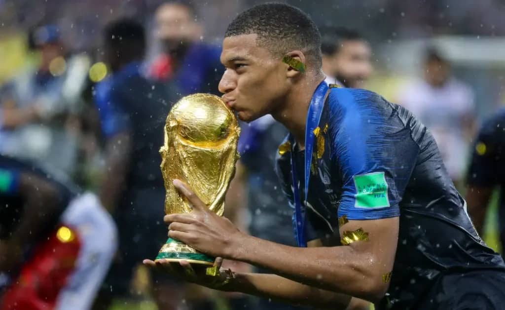 أزمة الـ60 ألف يورو: حارس أمن منتخب فرنسا تحت تحقيق رسمي بسبب كيليان مبابي