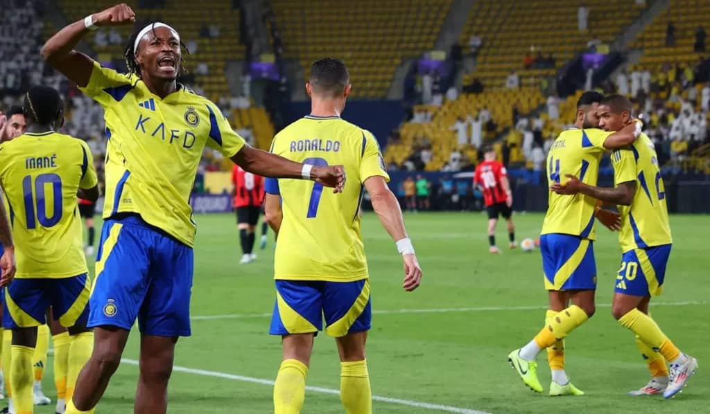 النصر يتوج بدوري روشن: سيماكان يطلق تصريحات حاسمة دفاعاً عن رونالدو